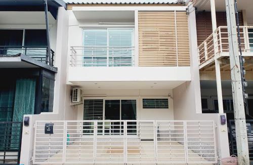 Bang Bua Thong House | Comfy Townhome 5min walk to 7-11
