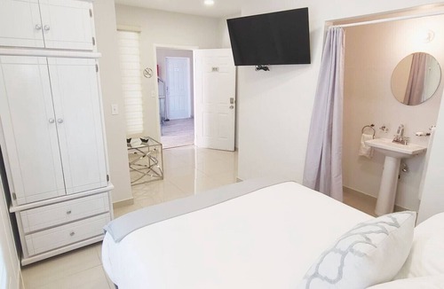 Zona Rio Bed & Breakfast | ComfyStudio w/QueenBed/Tijuana Near USBorder