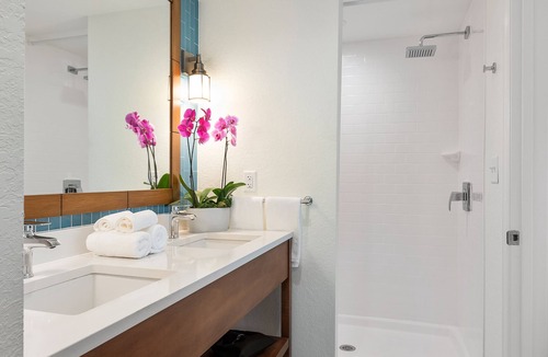 Whitney Beach Hotel | Compass Hotel by Margaritaville Anna Maria Sound