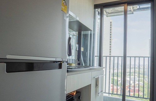 Bang Kaeo Condo | Condo with gym, pool, coworking areas, convenience store and shuttle van to BTS