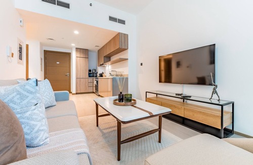 Business Bay Apartment | Contemporary 1BR w/Partial Canal Views, Business Bay by Deluxe Holiday Homes