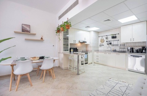 Motor City Apartment | Cozy 1-Bedroom Apartment for 5 in Motor City!