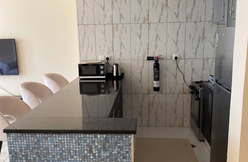 Al Majaz Apartment | Cozy 1-bedroom apartment in lovely Sharjah with WiFi, AC, fitness room