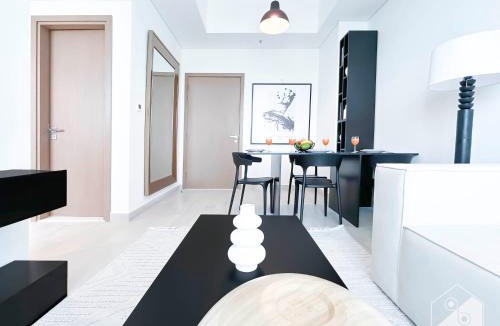 Jadaf Apartment | Cozy 1BR with Balcony & Views in Azizi Fawad