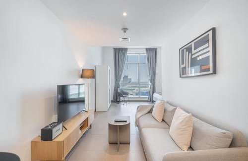 Business Bay Apartment | Cozy and Airy Studio Apartment in Business Bay!