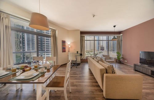 Dubai Marina Apartment | Cozy Apt With Balcony Near Dubai Marina Walk