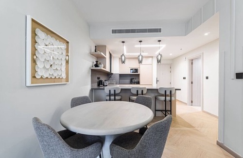 Dubai Marina Apartment | Cozy Beachside 1-bedroom in Murjan