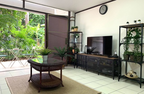 Samsen Nai Apartment | Cozy home in the garden,Central BKK,2mins to BTS Sanampao