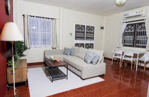 Phra Khanong Nuea House | Cozy House 2BR BTS Ekkamai