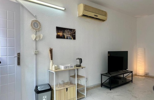 Jumeirah House | Cozy private room in Jumeirah villa near the Beach