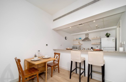 The Greens Apartment | Cozy Stay in the Greens| 1BR Near MOE & TECOM