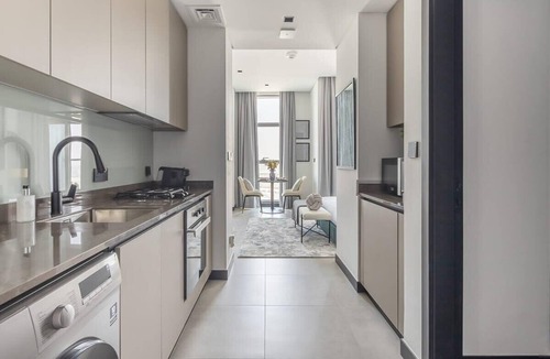 Business Bay Apartment | Cozy Studio - Minutes from Dubai Mall!