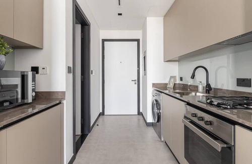 Business Bay Apartment | Cozy Studio - Minutes from Dubai Mall!