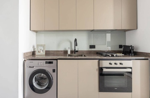 Business Bay Apartment | Cozy Studio - Minutes from Dubai Mall!