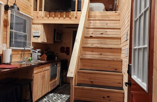 Bayshore Gardens House | Cozy Tiny Home in Bradenton, FL. - Close to Beaches, Dining & Fun!