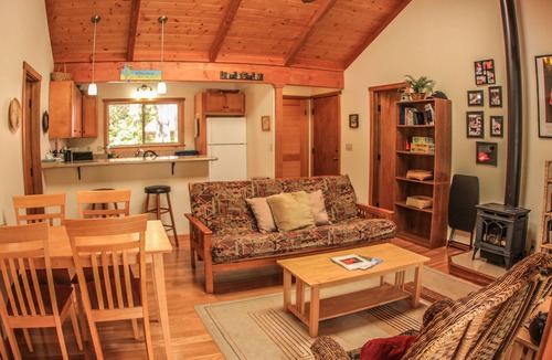 Ohia Estates Cottage | Cute, spacious rainforest cottage close to HVNP