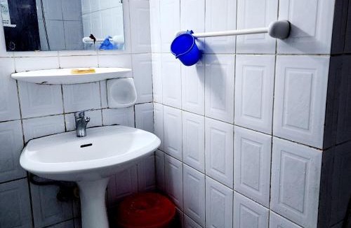 Al Muraqqabat Apartment | Daily Men Bed Space