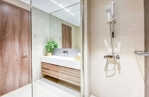 Business Bay Apartment | Dazzling 1BR with Concierge and Luxurious Amenities