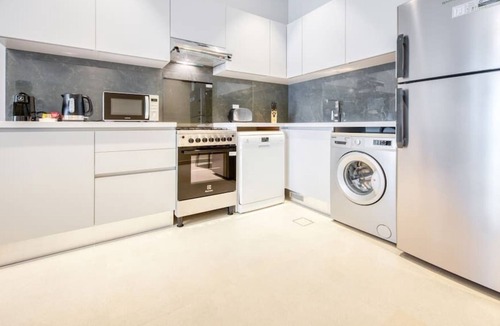 Business Bay Apartment | Dazzling 1BR with Concierge and Luxurious Amenities