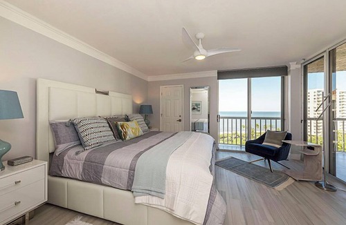 Park Shore Condo | Dazzling 9th floor views of the Gulf! CL0903