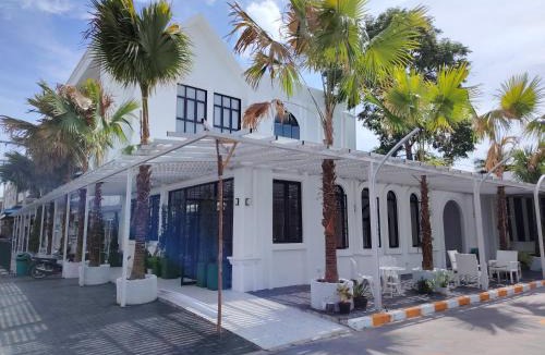Maha Sarakham Hotel | DEBUA White House