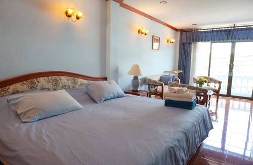 Cha-am House | Dee-Lek Guesthouse and Restaurant