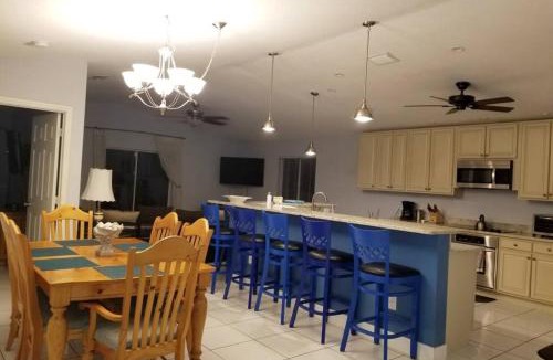 Naples Park Villa | Del Mar Villa