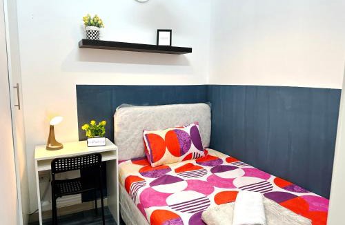 Barsha Heights House | Deluxe Couple Partition Room in Tecom Near Metro
