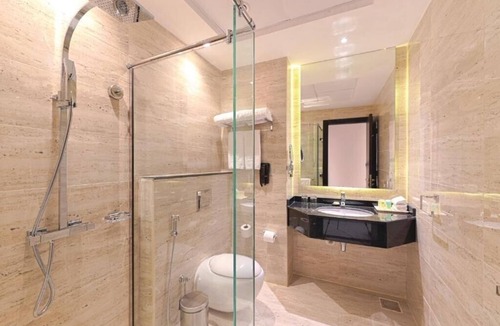 Al Barsha 1 Hotel | Deluxe Room Near Mall of Emirates By E R