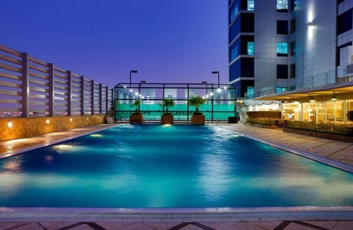 Al Sufouh 1 Apartment | Deluxe Two Bedroom Apartment Near Carrefour Market