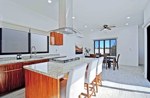 El Centenario House | Desert Luxury Villa, Pool, Rooftop, Near Airport