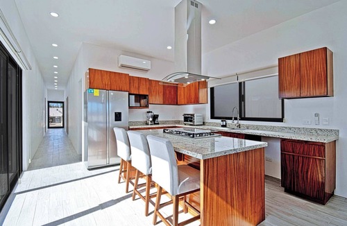 El Centenario House | Desert Luxury Villa, Pool, Rooftop, Near Airport