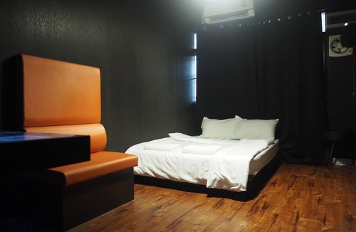 Don Muang Hostel | Doctor Alien Hostel
