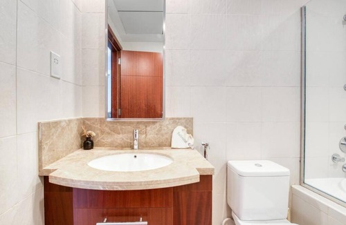 Downtown Dubai Apartment | Downtown Dubai one bed with pool and gym