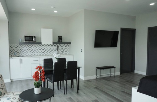 Avenida Revolucion Apartment | Downtown Studio Apartment 2