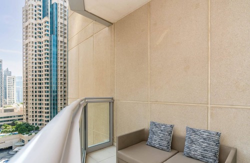Downtown Dubai Apartment | Dream Inn - Modernly Designed 1 Bedroom in Downtownn
