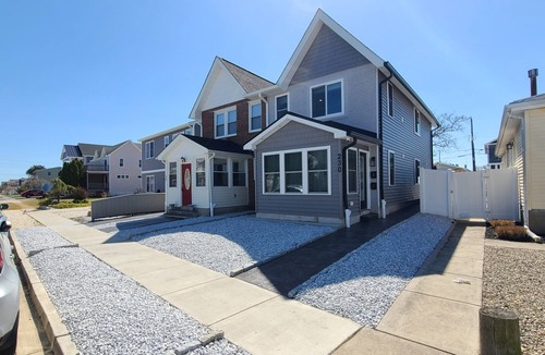 Brigantine House | DUPLEX- UNIQUE RENTAL -TWO SEPERATE 1 BEDROOM UNITS-TOP/BOTTOM 1825 sq ft total