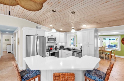 Holmes Beach House | Ebb Tide by Duncan Real Estate