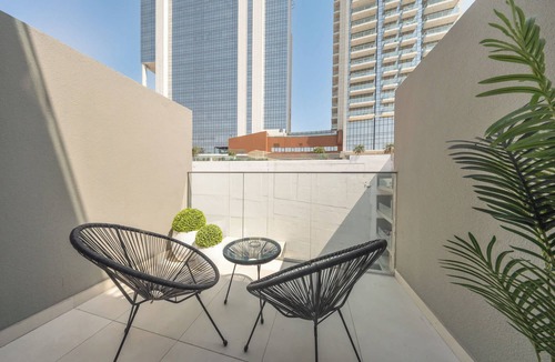 Jumeirah Village Triangle Apartment | Elegant Studio in JVT Sleeps 3 with Balcony