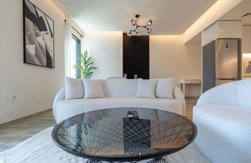 Downtown Dubai Apartment | Elegant 1-Bedroom Apartment for 2, Near to Burj Khalifa