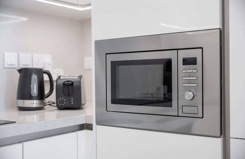 Al Safa Apartment | Elegant, Relaxing 3-Bedroom Apartment in Perfect Location at Canal Front 6