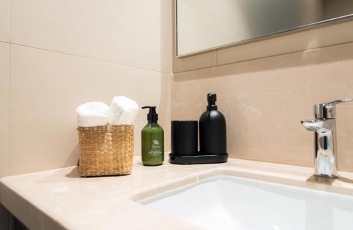 Bur Dubai Apartment | Elite Escape Holiday Home - 1 BHK Getaway with Dubai Mall Access - 3310