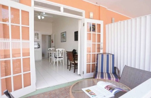 Worthing Apartment | Ensuring a Very Comfortable & Memorable Stay! Outdoor Pool, Beach Nearby!