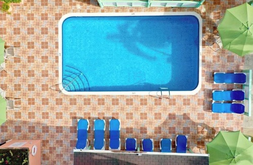 Worthing Apartment | Ensuring a Very Comfortable & Memorable Stay! Outdoor Pool, Beach Nearby!