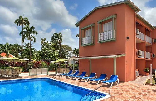 Worthing Apartment | Ensuring a Very Comfortable & Memorable Stay! Outdoor Pool, Beach Nearby!