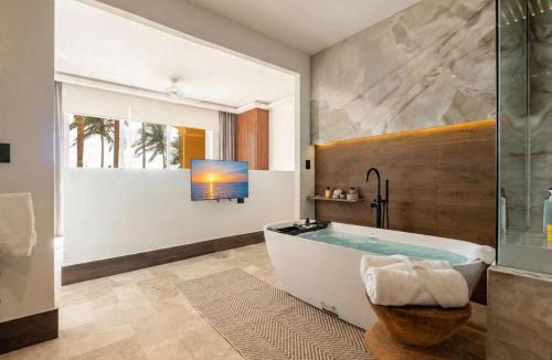Barra Vieja Apartment | Exclusive Oceanfront Apartment Beach access