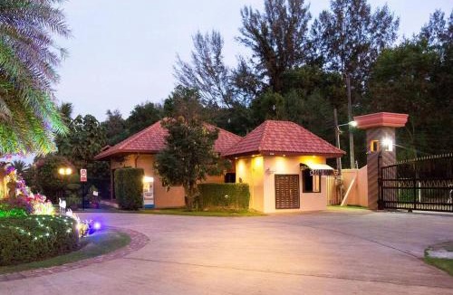 Kram House | Family-friendly house, a few steps from the pool and close to the ocean.