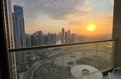 Bur Dubai Apartment | Fantastic Downtown-Skyline and Sea-View, 44th. floor, Pool, Gym, Luxury Studio