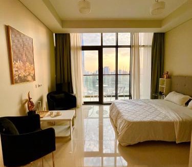 Sheikh Zayed Road Apartment | Fantastic Downtown Skyline und Sea View 44th floor Pool Gym Luxury Studio