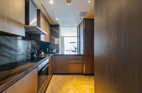 Palm Jumeirah Apartment | Fascinating 1BR with Burj Arab View at FIVE Palm
